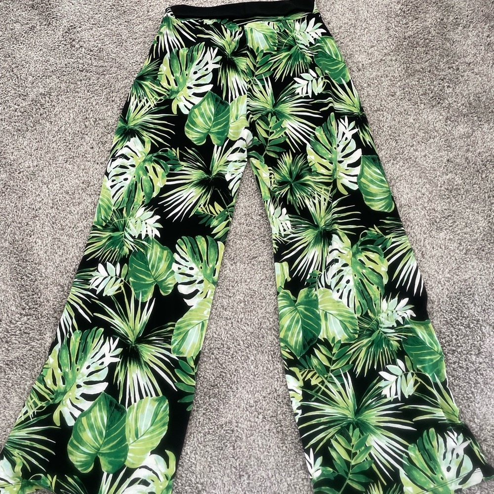 Wide leg pants so comfortable and pretty like new